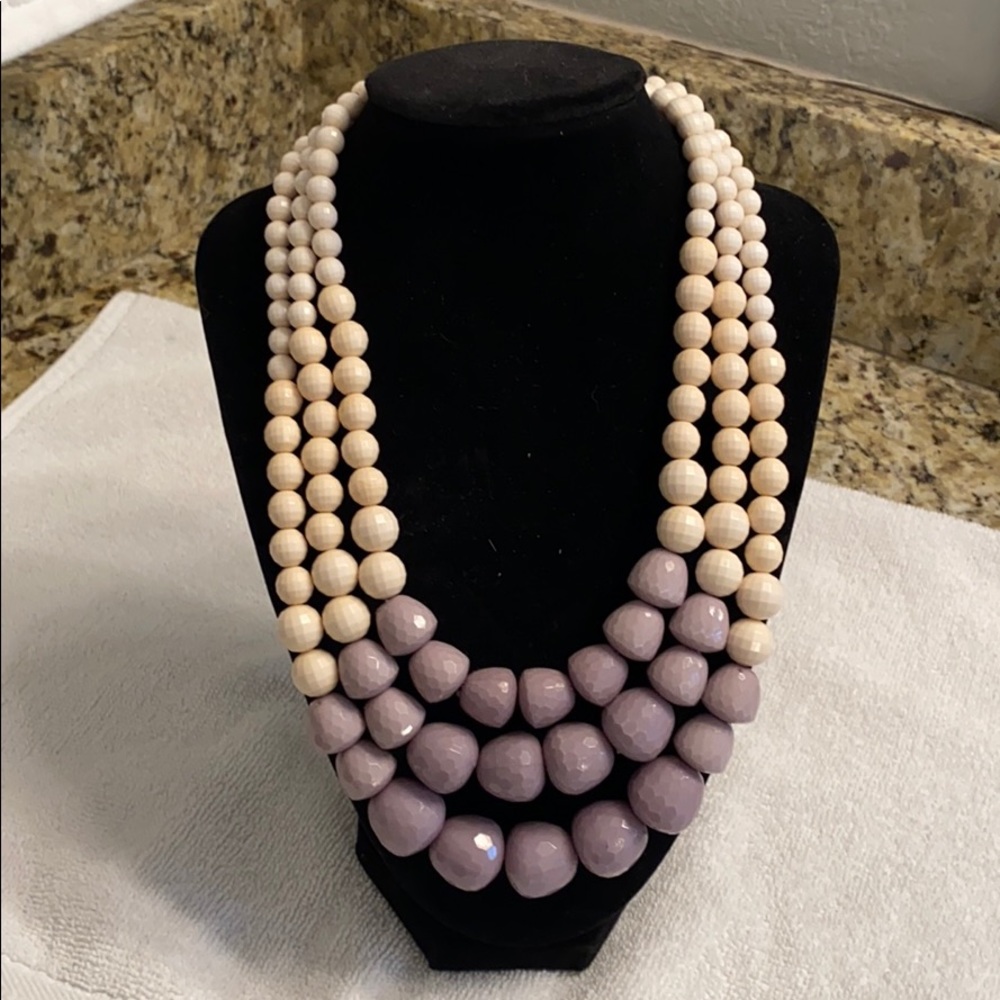 Fashion necklace, single clasp